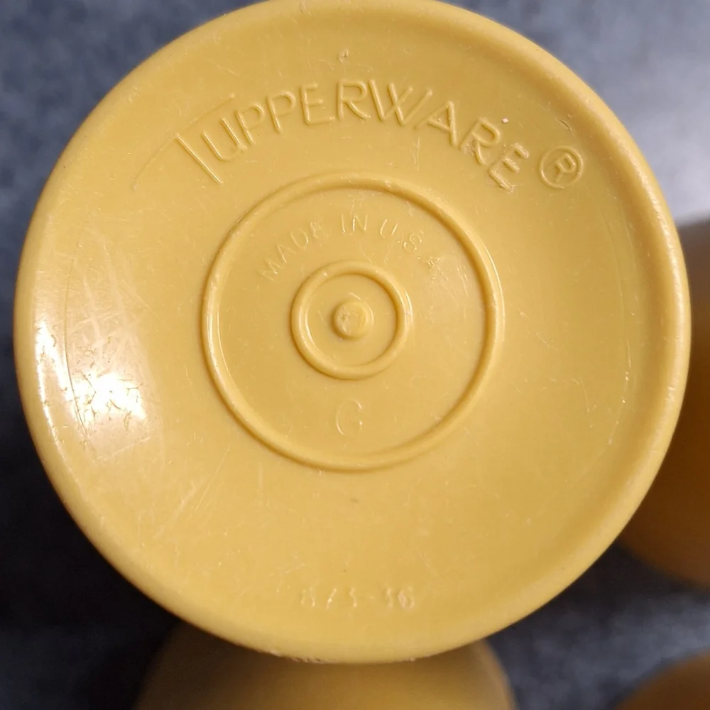 Vintage Tupperware Harvest Gold 10 Ounce Tumbler Set(4)